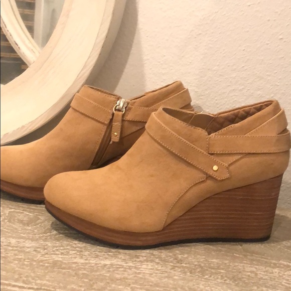 dr scholl's comfort wedge booties